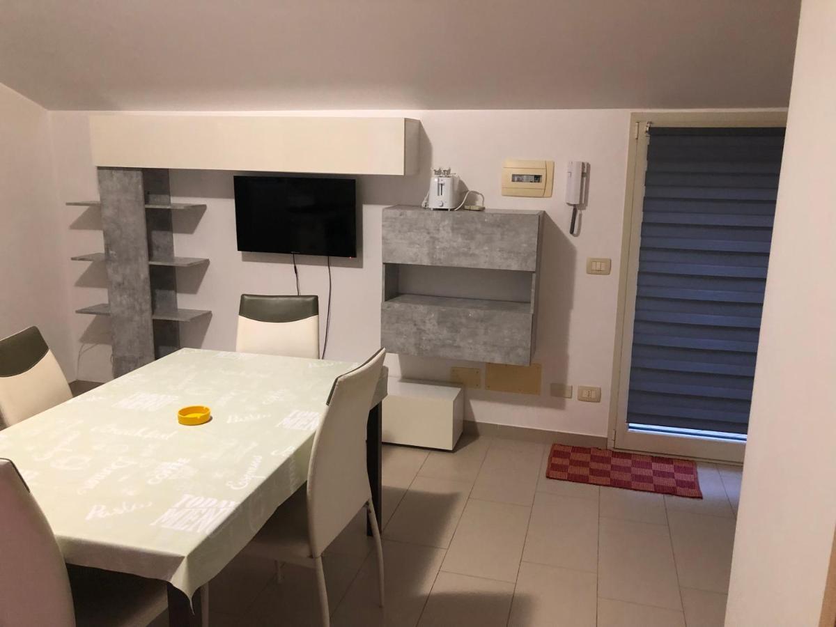 Ferienwohnung Mansarda Mentana Due Vittoria Exterior foto