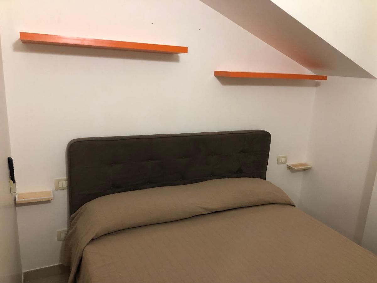 Ferienwohnung Mansarda Mentana Due Vittoria Exterior foto